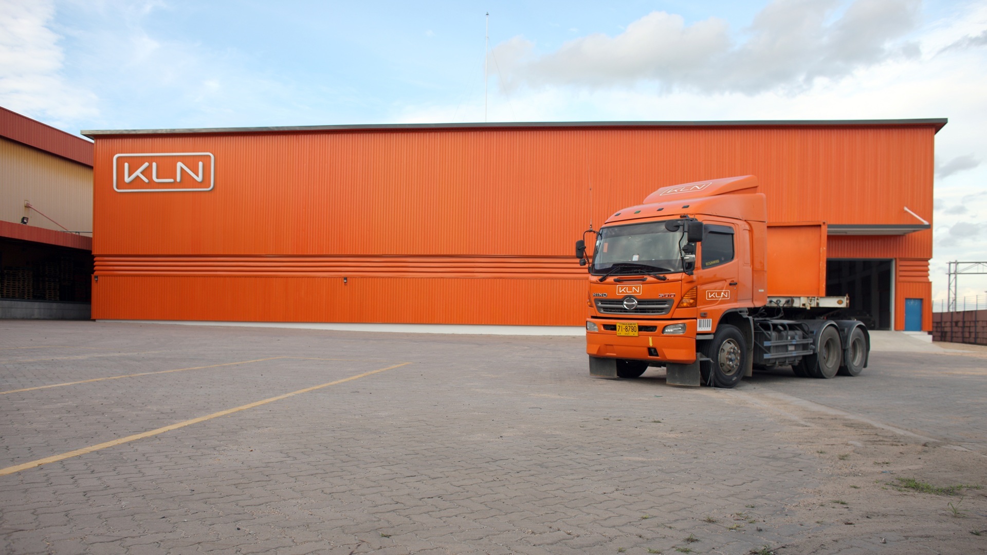 LOGX-068 TH Logx Ctr 02_R - Copia